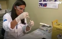 Đàn ông từng đến vùng có Zika nên sử dụng bao cao su hoặc ngừng quan hệ