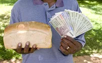 100 nghìn tỷ dollar Zimbabwe mua được... vài ổ bánh mỳ