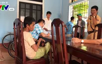 CSGT truy đuổi 2 kẻ cướp giật tài sản của người tàn tật