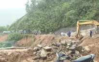 Quảng Ngãi khẩn cấp di dân khỏi vùng sạt lở núi