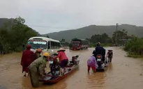 Chùm ảnh: Hà Tĩnh ngập nặng, hơn 14.000 học sinh miền núi chưa thể đến trường