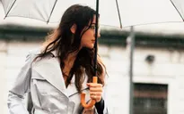 Trời mưa rét không thể thiếu những trang phục, phụ kiện này