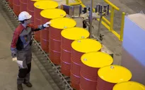Giá dầu tăng mạnh do dự trữ dầu của Mỹ giảm
