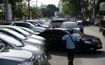 TP.HCM thí điểm thu phí đậu xe ô tô qua điện thoại