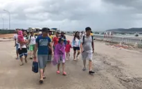 3.500 khách du lịch kẹt tại đảo Cô Tô đã lên tàu về đất liền