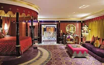 Bên trong khách sạn sang trọng nhất thế giới ở Dubai