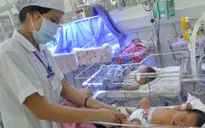 Cần Thơ: Cứu sống 2 trẻ sinh non nặng dưới 800g kèm suy hô hấp nặng