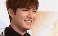 Lee Min Ho khiến fan sướng rơn vì cầm mic lại sau 2 năm