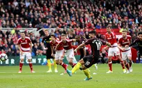 Aguero cân bằng tỷ số cho Man City từ chấm phạt đền