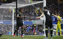 Willian ấn định chiến thắng "3 sao", Chelsea tiệm cận ngôi vô địch