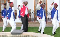 Tổng thống Kenya nhảy để kêu gọi thanh niên tham gia bầu cử