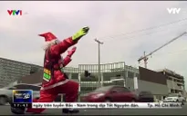 Ông già Noel điều khiển giao thông