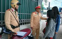 Hà Nội tăng cường xử phạt người không đội mũ bảo hiểm khi tham gia giao thông