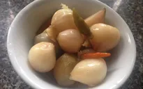 Cẩn thận với những dụng cụ dùng để muối dưa hành