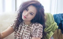 Hoàng Thùy Linh khoe gương mặt đẹp không góc chết