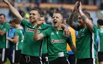 Đội bóng hạng năm gây sốc khi vào tứ kết FA Cup