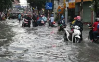 TP.HCM: Hàng loạt tuyến đường bị ngập sâu sau mưa lớn
