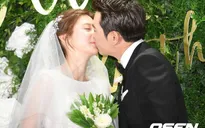 Tài tử Joo Sang Wook hôn vợ say đắm trong lễ cưới