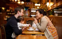 Ông chủ Facebook tiết lộ lần hẹn hò đầu tiên với vợ