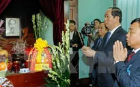 Chủ tịch nước dâng hương tưởng nhớ Bác Hồ tại Phủ Chủ tịch