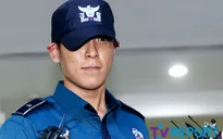 Mỉm cười khi bị đuổi khỏi quân ngũ, T.O.P (Big Bang) bị "ném đá" không thương tiếc