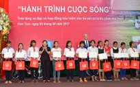Hội Bảo trợ Trẻ em Kon Tum tặng xe đạp cho trẻ em có hoàn cảnh khó khăn