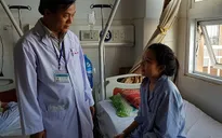 Nội soi lấy hơn 200 viên sỏi đường mật cho cô gái 20 tuổi