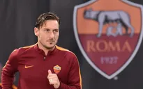 "Hoàng tử" Totti bồi hồi xúc động trước ngày chia tay AS Roma sau 28 năm gắn bó