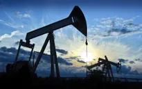 Nga và Saudi Arabia gia hạn cắt giảm sản lượng dầu mỏ