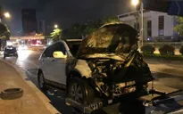 Va chạm ô tô trong làn BRT, xe máy bốc cháy ngùn ngụt