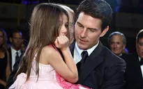 Mẹ qua đời, Tom Cruise muốn đoàn tụ với con gái