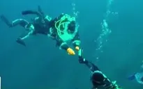 Đón năm mới dưới đáy hồ Baikal