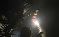 Mỹ bất ngờ bắn hàng chục quả tên lửa vào Syria, khẳng định thông báo cho Nga trước khi tấn công