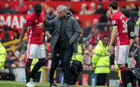 Man Utd 1-1 Swansea: Kỷ lục bất bại... buồn