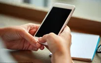 Nghiện smartphone: Coi chừng viêm khớp!