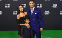 Có bạn gái nhưng Cristiano Ronaldo lại mượn phụ nữ khác đẻ con?