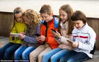 Sử dụng smartphone, máy tính bảng khiến trẻ nhỏ dễ bị... chấy