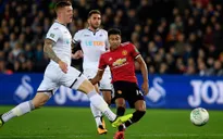 Kết quả bóng đá châu Âu sáng 25/10: Barcelona, Man Utd thắng dễ, nhọc nhằn Arsenal, Man City