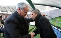 Mourinho an ủi Ranieri sau quyết định sa thải của Leicester