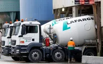 Phát hiện hàng loạt xe tải bị gắn bom ở Paris