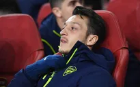 HLV Wenger úp mở chuyện tương lai Ozil, Aubameyang