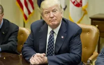 Tổng thống Mỹ Trump đang dùng điện thoại gì?