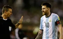 Lionel Messi nói gì sau scandal lăng mạ trọng tài?
