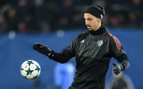 Man Utd thua sốc, Ibrahimovic vẫn lập kỷ lục độc nhất vô nhị
