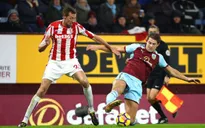 Arsenal, Chelsea "derby" trên TTCN vì trung vệ Burnley