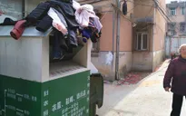 Trung Quốc: Phanh phui bê bối quyên góp quần áo từ thiện đem bán