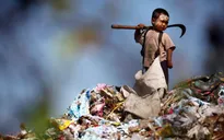 Xót xa hình ảnh trẻ em lao động vất vả trên thế giới