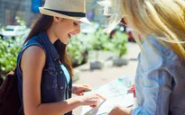 Bí quyết vượt qua rào cản ngôn ngữ khi đi du lịch nước ngoài
