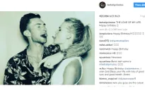 Adam Levine được vợ tán thưởng hết lời