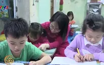 Lớp học miễn phí dành cho học trò nghèo của cô giáo khuyết tật
